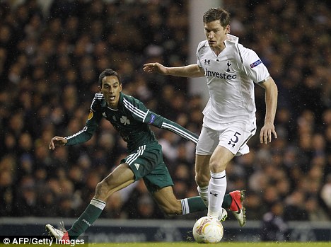 Trung vệ Spurs từng từ chối Arsenal vì bị đẩy lên ... hàng tiền vệ