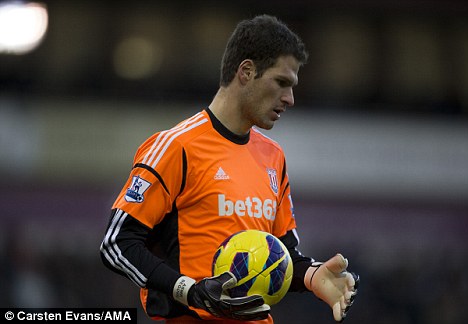 M.U chi 8 triệu bảng săn đón Bergovic