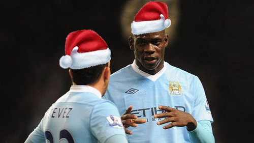 Tevez dạy Balotelli học làm... người tốt