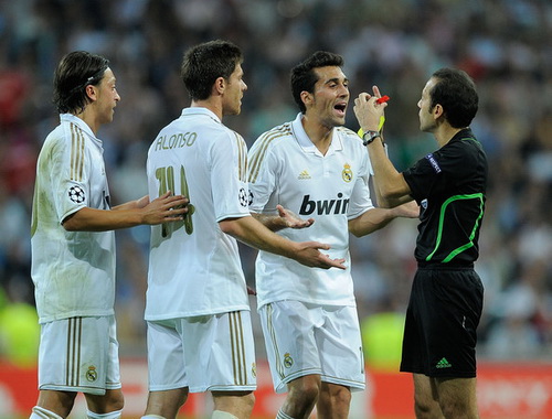 Real Madrid đã mở chiến dịch chống lại trọng tài
