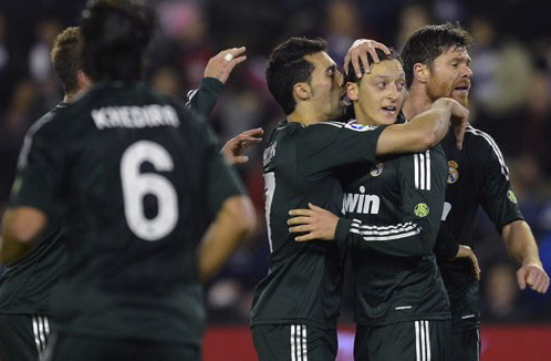 Oezil rực sáng, Real thắng nhọc Valladolid