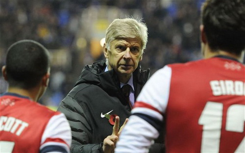 CĐV Arsenal mừng vui: Wenger hứa chi tiền