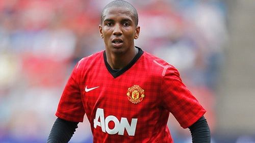 Man Utd có thể cho mượn Ashley Young