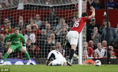 Patrick Vieira lại tấn công Man Utd: Lần này đến chuyện ông trọng tài!