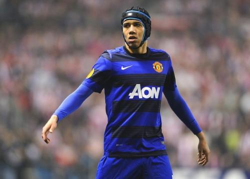 Smalling sẵn sàng bảo vệ pháo đài Old Trafford