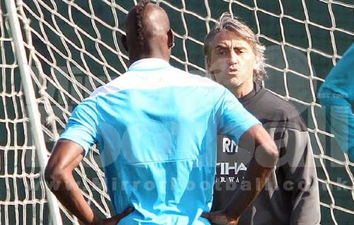 Balotelli lại nổi loạn tại sân tập khiến Mancini cáu tiết