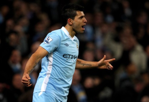 Man City mất thêm tiền vì Aguero... chơi hay