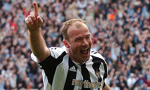 Tiền bối Alan Shearer khuyên Andy Carroll quay trở lại bến cũ Newcastle