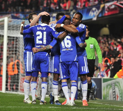 Lời thách thức của Chelsea: Để Barca đấy cho chúng tôi!