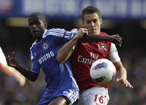 Derby thành London không có bàn thắng: Wenger buồn, Di Matteo vui