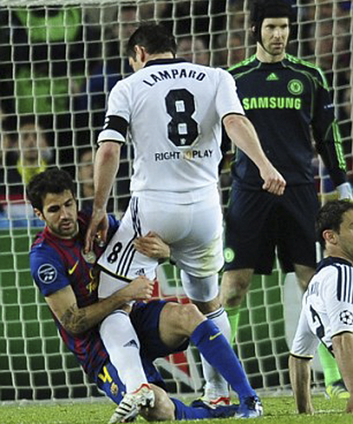 Câu chuyện về sự hận thù giữa Fabregas và Lampard: Cơn sóng ngầm tồn tại 5 năm qua