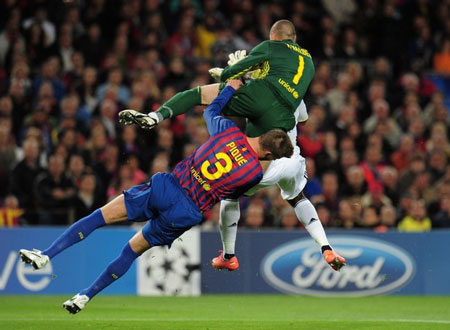 Barca gục ngã, Pique nhập viện