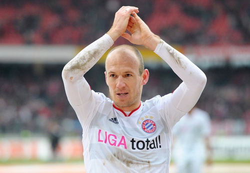 Robben gia hạn với Bayern tới năm 2015: Nỗi lo xen lẫn niềm vui