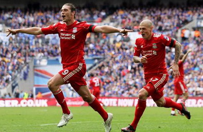 Aston Villa nhảy vào cuộc đua giành Andy Carroll