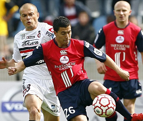 Mancini tính tranh “hàng” của Sir Alex