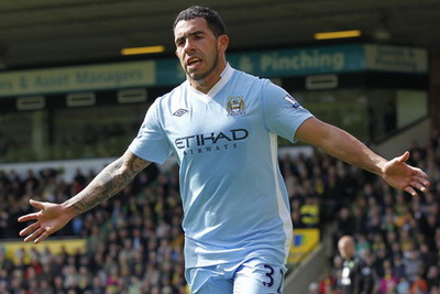 Sergio Aguero tin đối tác Carlos Tevez sẽ ở lại sân Etihad