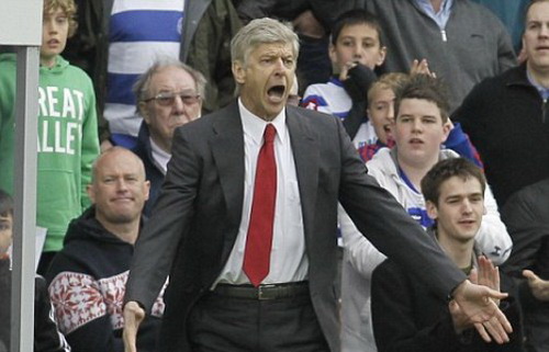 Arsene Wenger thừa nhận sự tự mãn đã làm hại Arsenal