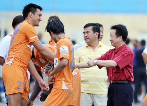 Nghe bầu Hiển nói, chờ bầu Hiển làm