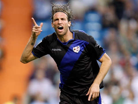 Michu, Juan Mata, Santi Cazorla chung tay cứu giúp đội bóng thời niên thiếu