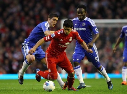 Juventus ra sức thay máu hàng công: Sau Van Persie là Luis Suarez