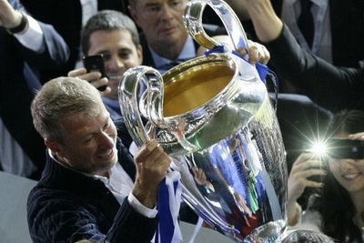 Từ Chelsea đến Man City: Abramovich tuyên chiến với Sheikh Mansour