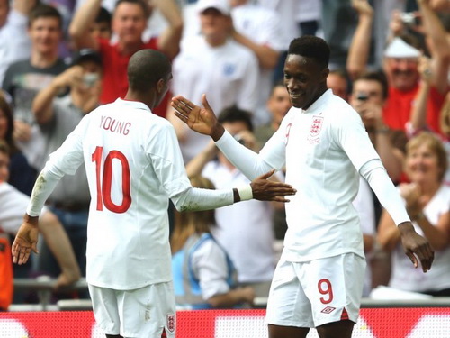 Khoảng trống Rooney: Dùng hàng M.U giải quyết bài toán M.U