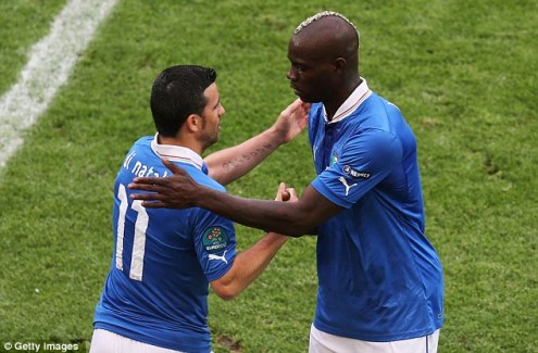 Mario Balotelli bị phân biệt chủng tộc