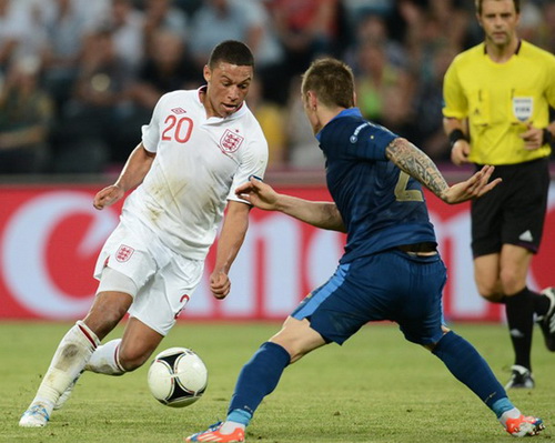 Oxlade-Chamberlain đi vào lịch sử đội tuyển Anh