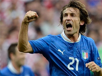 Andrea Pirlo - Chủ nhân cú sút phạt thành bàn đầu tiên tại Euro 2012