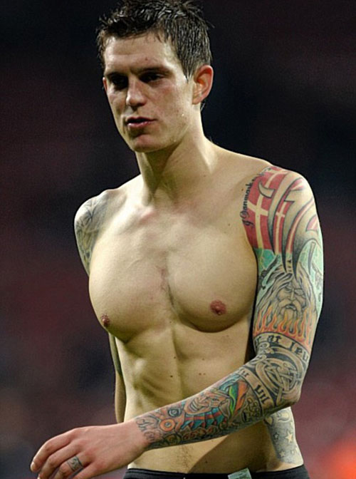 Real bất ngờ tiếp cận Daniel Agger