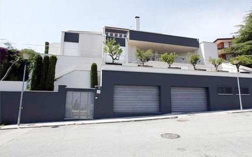 Pique & Shakira “an cư” trước EURO