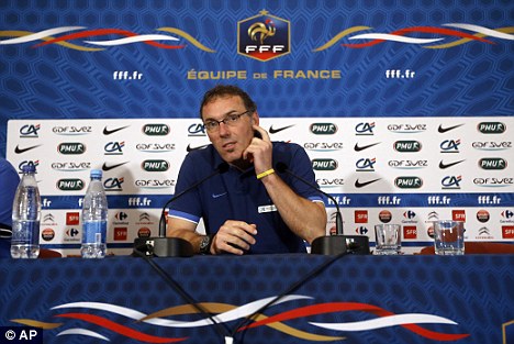 ĐT Anh bị tấn công kép