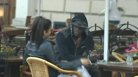 Mario Balotelli bỏ đội đi chơi cùng gái lạ