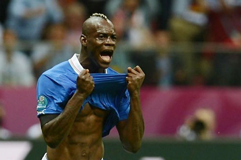 Báo chí Italy phong vương cho Balotelli