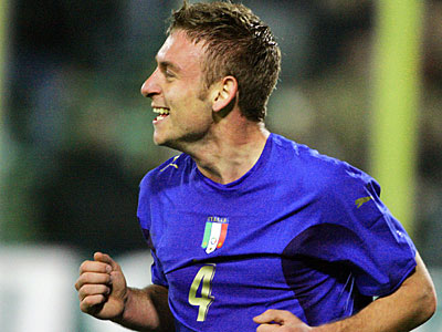 Italia-Anh:Cơ hội để De Rossi gặp thần tượng Gerrard
