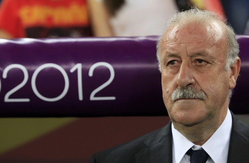 Del Bosque cùng Cesc Fabregas lo sợ tuyến giữa của Italia