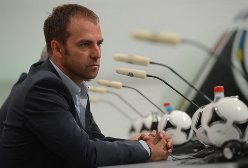 Người Đức cần đội mũ sắt khi Ronaldo sút phạt