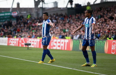 Alvaro Pereira được Porto hạ giá để tới Chelsea