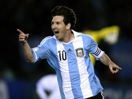 Messi ngày càng xứng đáng với tấm băng đội trưởng khi lập cú hat-trick thứ 2 chỉ trong vài tháng, lần trước là vào lưới Thụy Sỹ