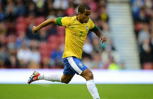 M.U cân nhắc việc chốt hạ Moura: Được ăn cả, ngã về không...