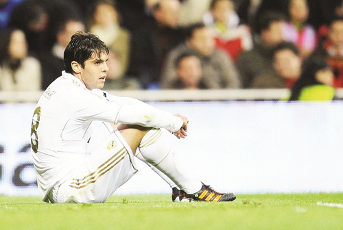 Phó tướng của Jose Mourinho thản nhiên xua đuổi Kaka, mời gọi Modric