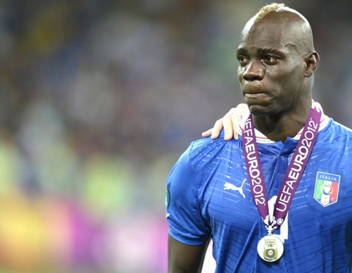 Nước mắt Balotelli: Bad boy cũng có quyền được khóc