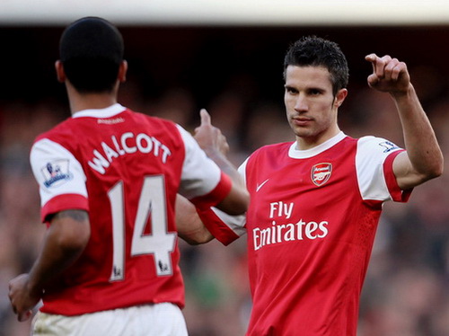 Arsenal rối loạn: Khi Modric đắt giá hơn bộ đôi Van Persie - Walcott