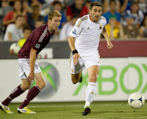 Đằng sau thương vụ chiêu mộ Joe Allen của Liverpool: Bổn cũ soạn lại