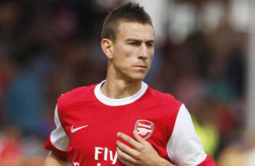Koscielny van nài đồng đội Van Persie đừng chia tay Arsenal