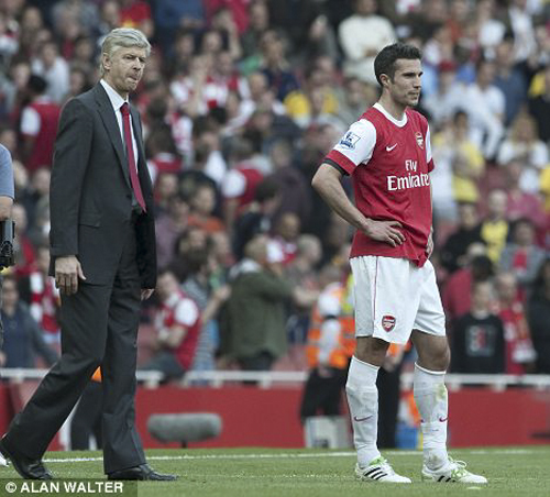 Van Persie vẫn chưa thể ra đi