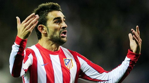 Arsenal nhắm Adrian Lopez thay cho Walcott