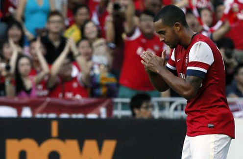 Juventus tiếp tục ngã giá cho Walcott