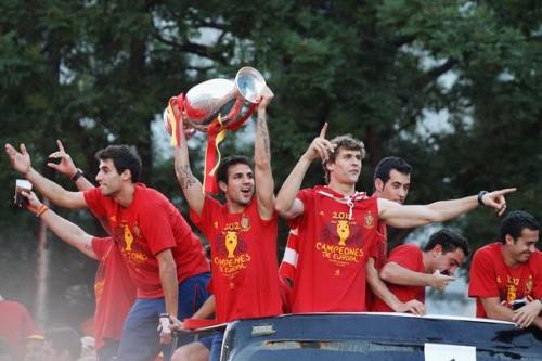 Fabregas chỉ trích dư luận: “Chỉ có người không hiểu gì bóng đá mới nói TBN đá buồn ngủ”