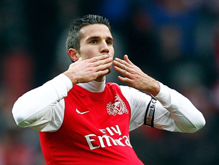 PSG sẽ không chiêu mộ Van Persie